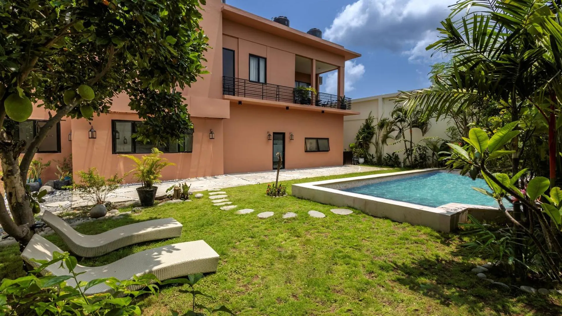 Aparthotel Amelia D Art Deco Suites Seminyak